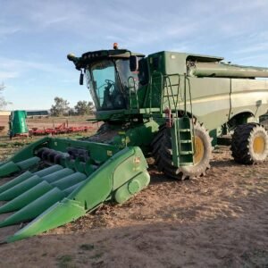 John Deere S680 STS Stroper / Combine Harvester with 8 Row 76cm Header