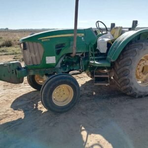 2x John Deere 5082E 2×4 Trekker / Tractor