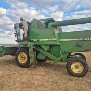 John Deere 7720 Titan II Stroper / Combine Harvester