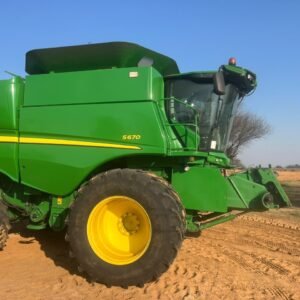 John Deere S670 Stroper / Combine Harvester