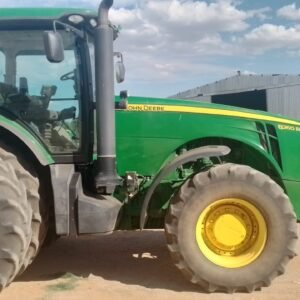 John Deere 8260R