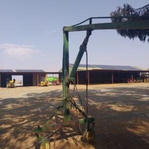 2 Ton Jack Hoist on Wheels / Domkrag op Wiele